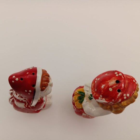 Vintage kissing Dutch salt and pepper shakers - Picture 5 of 11